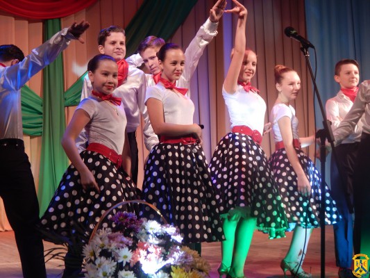 Cвятковий концерт «Іскри творчості запалюють серця» Cвятковий концерт «Іскри творчості запалюють серця»