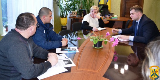 Нарада з приводу звернення громадянки міста Нарада з приводу звернення громадянки міста