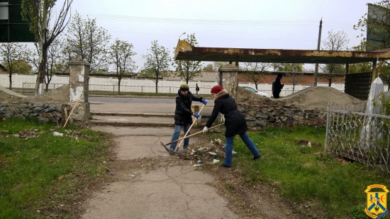 Продовження робіт з прибирання територій міста Продовження робіт з прибирання територій міста