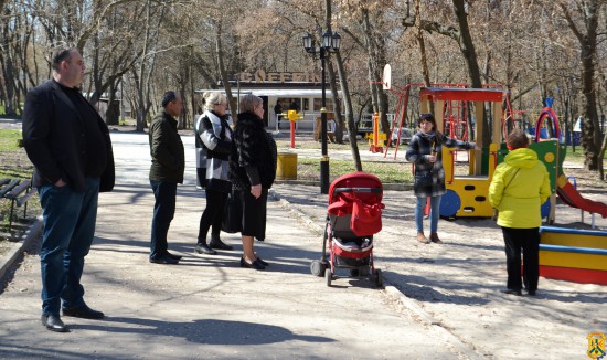 Весняні роботи в міському парку культури і відпочинку «Дружба народів» Весняні роботи в міському парку культури і відпочинку «Дружба народів»