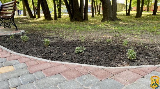 13 травня 2022 року в центральному парку Первомайська провели висадку близько 200 саджанців різнопородих рослин