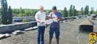 Міський голова Олег Демченко спільно із заступником міського голови Володимиром Рябченком проінспектували ремонтні роботи даху поліклініки.
