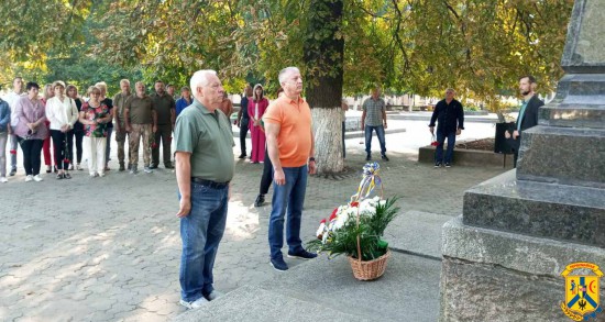 22 вересня 2023 року в меморіальному комплексі «Сквер Перемоги» у Первомайську відбулась церемонія покладання квітів до Братської могили з нагоди  щорічного відзначення  Дня партизанської слави. 