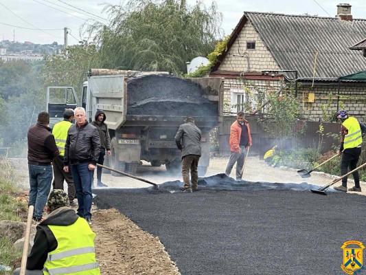 Тривають ремонтні роботи на вулиці Вишневецького