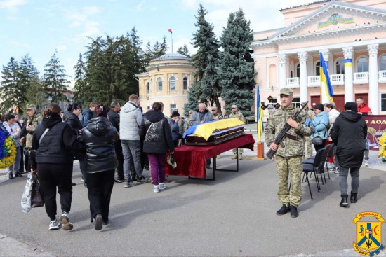 14 жовтня 2025 року Первомайська громада знову схилила голову в скорботі. Цей день став днем глибокого болю &mdash; мешканці проводжали в останню путь земляка, солдата Романіка Олександра Михайловича, позивний &laquo;Фантазер&raquo;