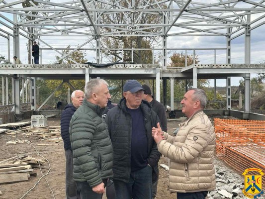 16 жовтня 2025 року міський голова Первомайської міської територіальної громади Олег Демченко спільно з першим заступником Дмитром Малішевським здійснили робочий візит на будівельний майданчик ОСВ-1