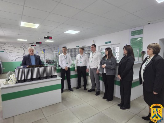 7 листопада 2025 року очільник Первомайської міської територіальної громади Олег Демченко разом із заступником міського голови та керуючим справами виконавчого комітету відвідали Первомайський територіальний сервісний центр МВС