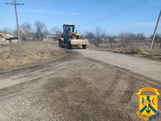 7 березня 2025 року в селищі Підгородна Первомайської міської територіальної громади за дорученням міського голови Олега Демченка було проведено грейдерування доріг 7 березня 2025 року в селищі Підгородна Первомайської міської територіальної громади за дорученням міського голови Олега Демченка було проведено грейдерування доріг