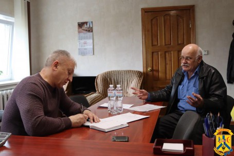 02 квітня 2025 року міський голова Олег Демченко провів виїзний прийом громадян у мікрорайоні Богопіль, на території комунального підприємства &laquo;Комунсервіс&raquo;