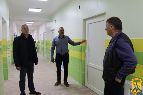 27 травня 2025 року очільник Первомайської міської територіальної громади Олег Демченко спільно із заступником міського голови здійснили робочий виїзд для огляду стану ремонтних робіт у лікувальних комплексах медичного закладу 27 травня 2025 року очільник Первомайської міської територіальної громади Олег Демченко спільно із заступником міського голови здійснили робочий виїзд для огляду стану ремонтних робіт у лікувальних комплексах медичного закладу