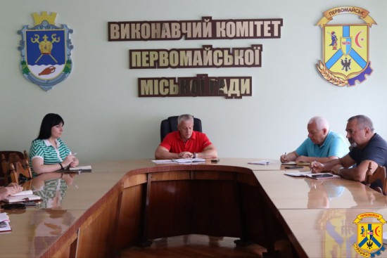 30 липня 2025 року у приміщенні виконавчого комітету відбулася чергова ранкова робоча нарада під головуванням очільника Первомайської міської територіальної громади Олега Демченка