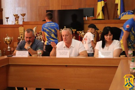 14 серпня 2025 року сесійна зала Первомайської міської ради вперше стала майданчиком для нового формату спілкування &ndash; круглого столу &laquo;Первомайськ спортивний&raquo;