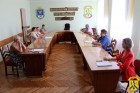 19 серпня 2025 року в приміщенні виконавчого комітету Первомайської міської ради відбулося засідання комісії з розгляду видатків для надання компенсації членам сімей загиблих захисників і захисниць на встановлення надгробних пам’ятників