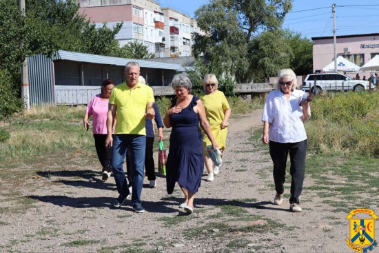 3 вересня 2025 року міський голова Первомайської міської територіальної громади Олег Демченко провів виїзний особистий прийом громадян на території квартальних комітетів №45 та №59, що розташовані в мікрорайоні ПМК