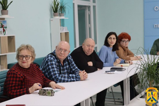 3 березня 2026 року в Офісі розвитку та відновлення Первомайської громади відбулася онлайн-нарада з представниками французьких компаній Egis, SUEZ та Saint-Gobain PAM щодо участі громади у новому грантовому проєкті, що фінансується Казначейством Франції