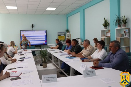 26 травня 2026 року в Офісі відновлення та розвитку Первомайської міської територіальної громади відбулося перше засідання робочої групи із залучення громад при виконавчому комітеті Первомайської міської ради