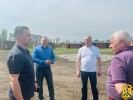 8 травня 2026 року очільник Первомайської міської територіальної громади Олег Демченко спільно з колегами здійснили робочий виїзд на територію, де у майбутньому планується облаштування модульного містечка для проживання внутрішньо переміщених осіб