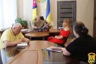16 червня 2026 року міський голова Первомайської міської територіальної громади Олег Демченко провів робочу зустріч із представниками комісії з питань перевірки дотримання чинного законодавства у сфері поводження з домашніми тваринами