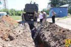 22 червня 2026 року очільник Первомайської міської територіальної громади Олег Демченко спільно з начальником управління ЖКГ Олександром Лисим здійснили робочий виїзд на одну з ділянок, де тривають роботи з прокладання інженерних мереж