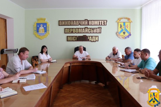 29 червня 2026 року в залі засідань виконавчого комітету Первомайської міської ради відбулася традиційна ранкова робоча нарада під головуванням очільника Первомайської міської територіальної громади Олега Демченка