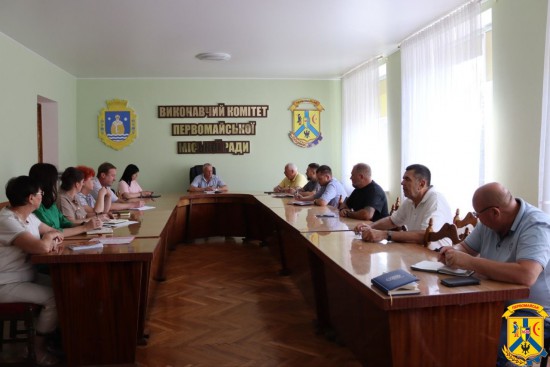 2 липня 2026 року в залі засідань виконавчого комітету Первомайської міської ради відбулася чергова ранкова робоча нарада під головуванням очільника Первомайської міської територіальної громади Олега Демченка