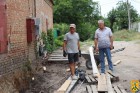 22 липня 2026 року очільник Первомайської міської територіальної громади Олег Демченко спільно з першим заступником міського голови здійснили виїзний огляд ходу робіт з облаштування вхідної групи до підвального приміщення поблизу гімназії №2