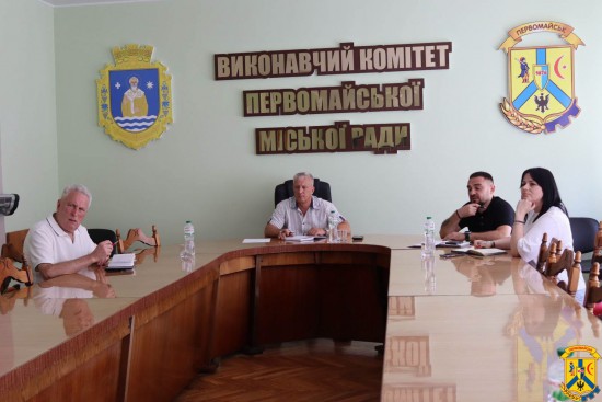 22 липня 2026 року в залі засідань виконавчого комітету Первомайської міської ради відбувся черговий особистий прийом громадян, який провів очільник Первомайської міської територіальної громади Олег Демченко