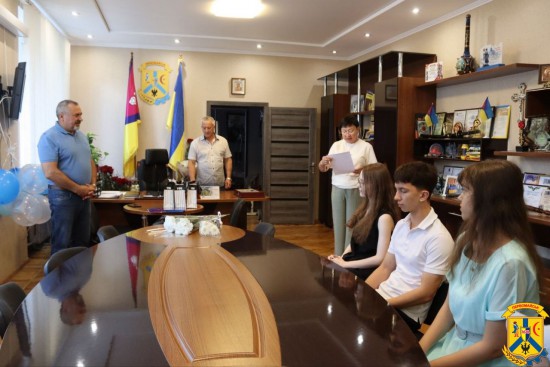 6 липня 2026 року у виконавчому комітеті Первомайської міської ради відбулася урочиста зустріч, присвячена відзначенню випускників закладів освіти Первомайської громади