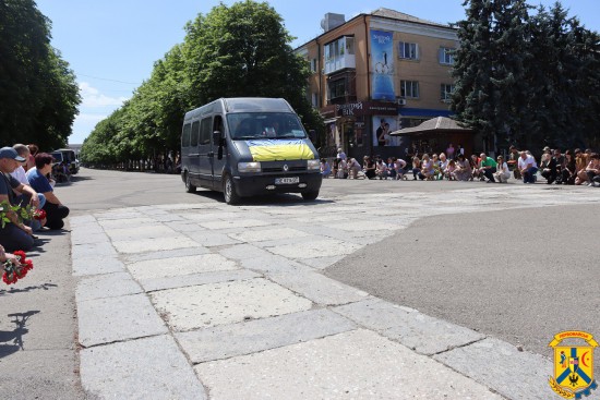 7 липня 2026 року Первомайська громада з глибоким сумом провела в останню путь військовослужбовця Сімоненка Віктора Євгеновича, відомого серед побратимів за позивним &laquo;Боксер&raquo;