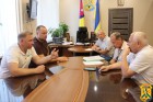 18 серпня 2026 року очільник Первомайської міської територіальної громади Олег Демченко та перший заступник міського голови Дмитро Малішевський провели робочу зустріч із представниками ADRA та підрядної організації