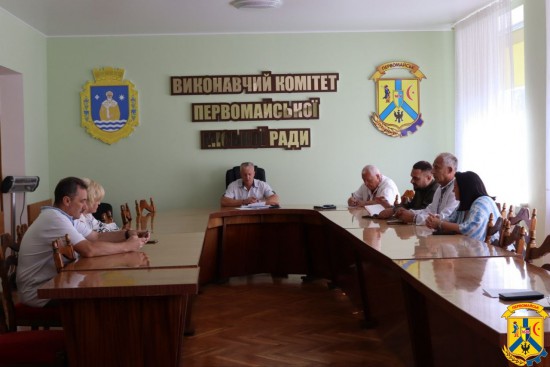 24 серпня 2026 року очільник Первомайської міської територіальної громади Олег Демченко провів робочу нараду з представниками комунальних закладів та підприємств