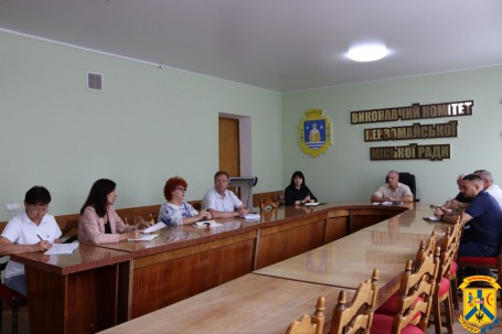 28 серпня 2026 року робочий день у Первомайській міській територіальній громаді традиційно розпочався з ранкової наради під головуванням очільника громади Олега Демченка