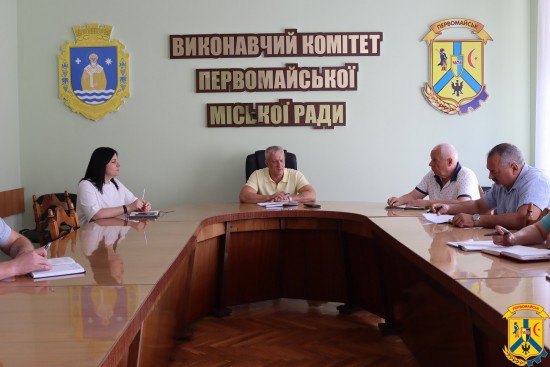 06 серпня 2026 року в залі засідань виконавчого комітету Первомайської міської ради відбулася чергова ранкова робоча нарада під головуванням очільника Первомайської міської територіальної громади Олега Демченка
