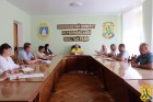 07 серпня 2026 року в залі засідань виконавчого комітету Первомайської міської ради відбулася традиційна ранкова робоча нарада під головуванням очільника Первомайської міської територіальної громади Олега Демченка