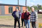 30 вересня 2026 року очільник Первомайської міської територіальної громади Олег Демченко спільно з першим заступником міського голови Дмитром Малішевським відвідали територію, де реалізується важливий для громади проєкт зі створення модульного житла